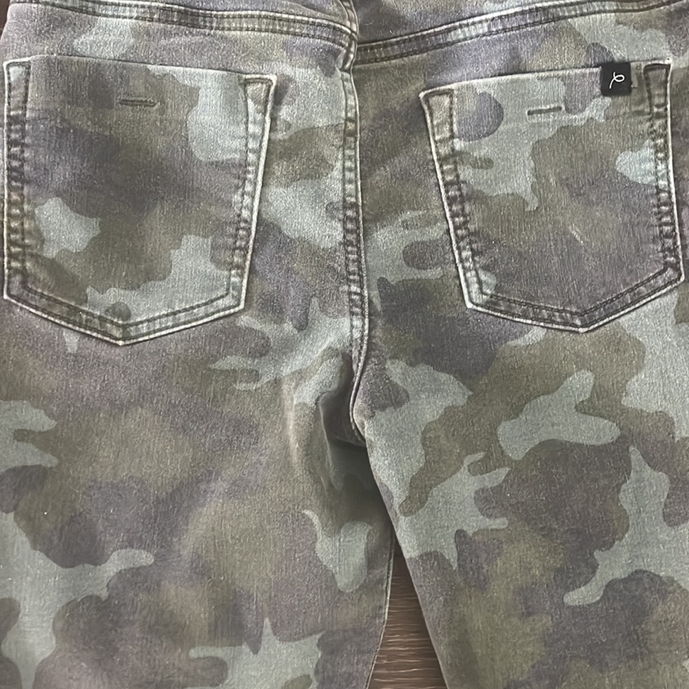 Boys Camo Shorts - Picture 3 of 6